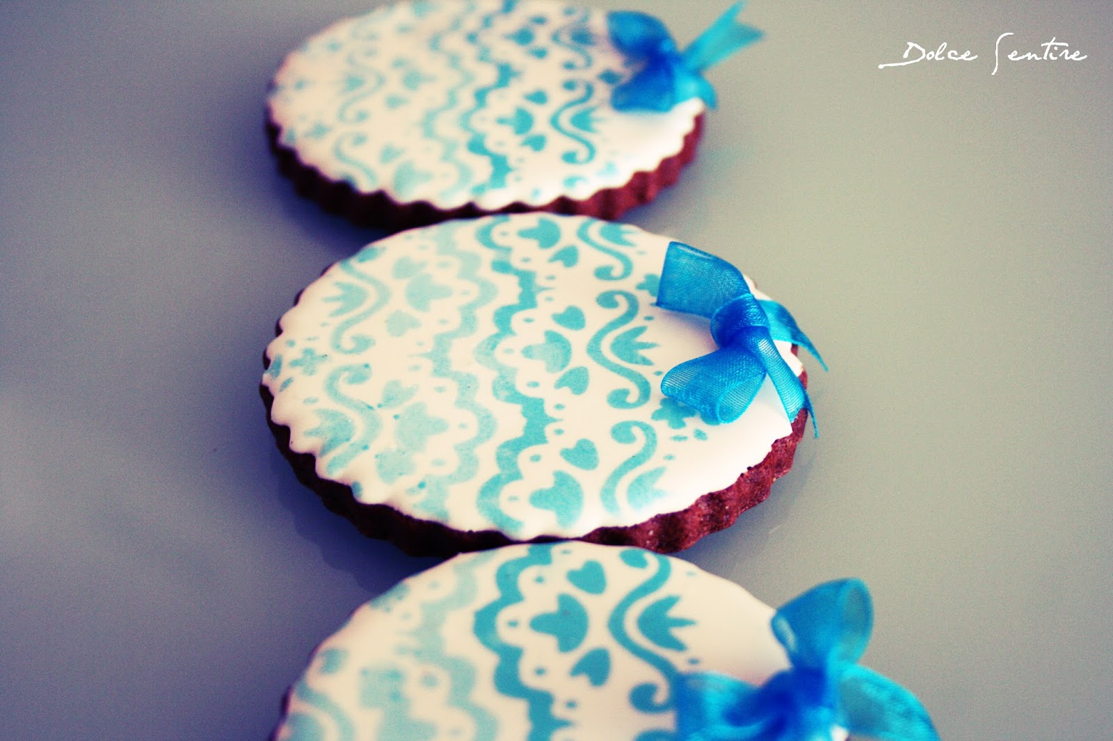 Galletas "Blue Lace": Cómo usar stencils sobre glasa {Foto Tutorial} Lace cookies galletas de chocolate